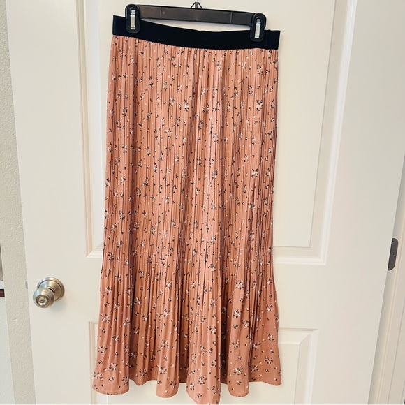 CodeX MODE, pleated midi skirt - Picture 3 of 4